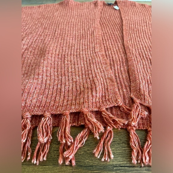 💖5 for $50💖American Eagle Rust Orange Knit Poncho Shawl  Fringe Tassel Trim - Picture 5 of 8